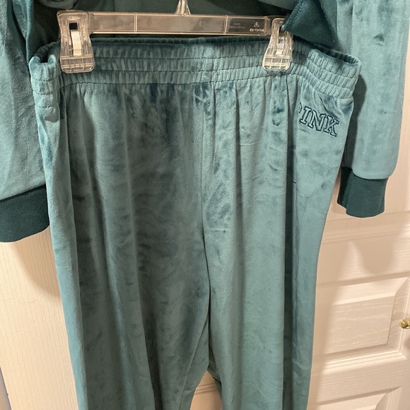 Victoria’s Secret Pink L & M Green Velour Sweatsuit - Picture 5 of 15